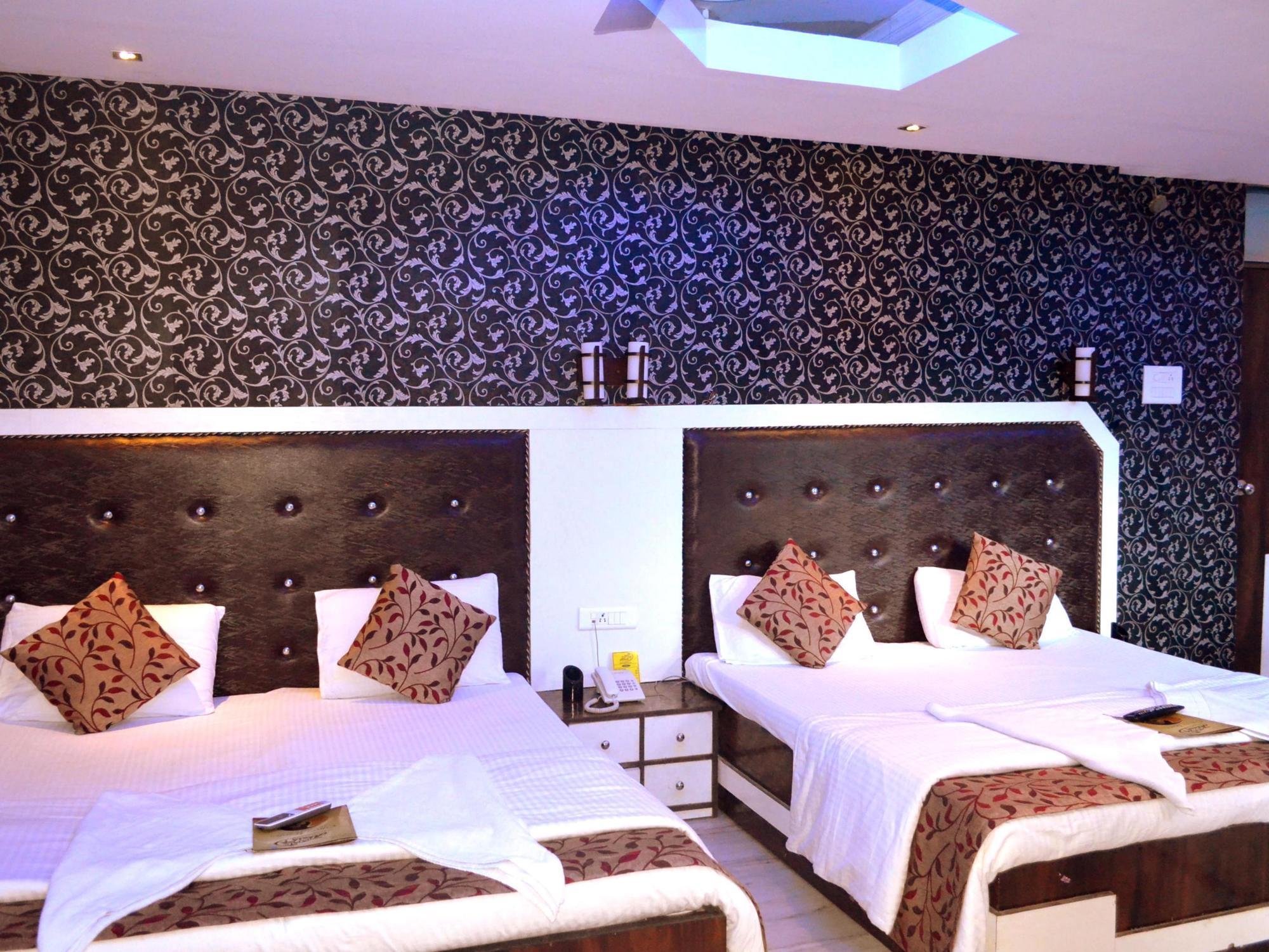Akash Continental Hotel Rishikesh Bagian luar foto