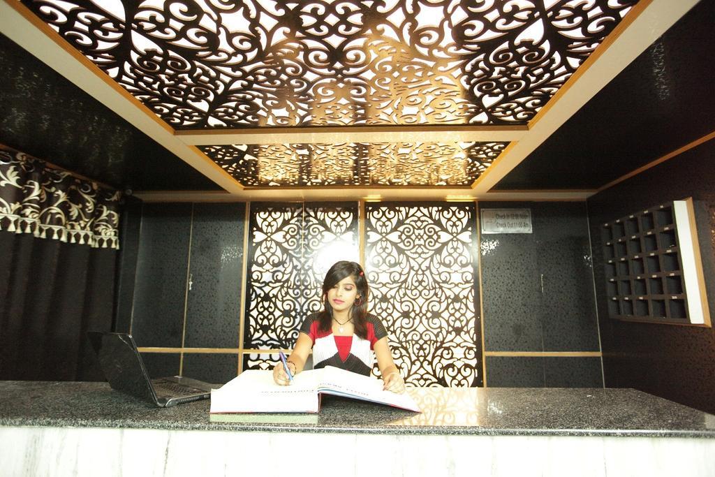 Akash Continental Hotel Rishikesh Bagian luar foto
