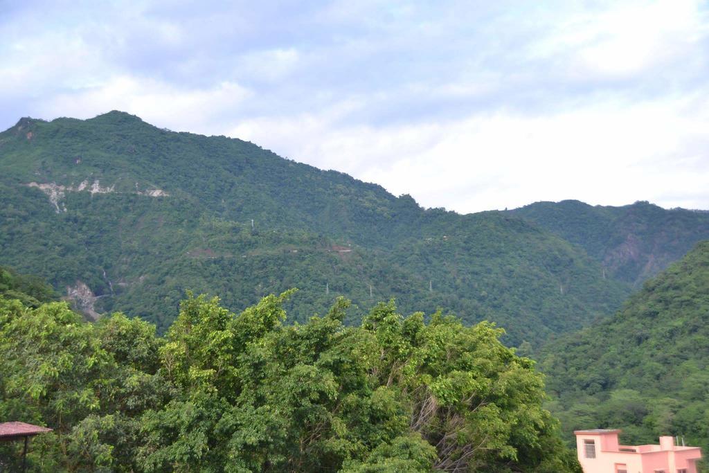 Akash Continental Hotel Rishikesh Bagian luar foto