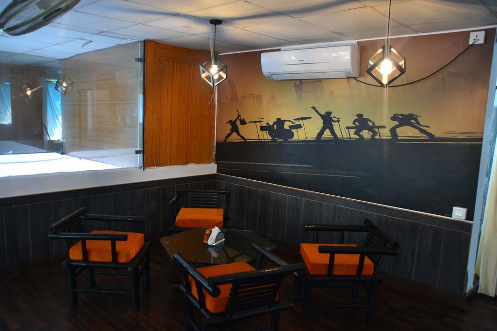 Akash Continental Hotel Rishikesh Bagian luar foto