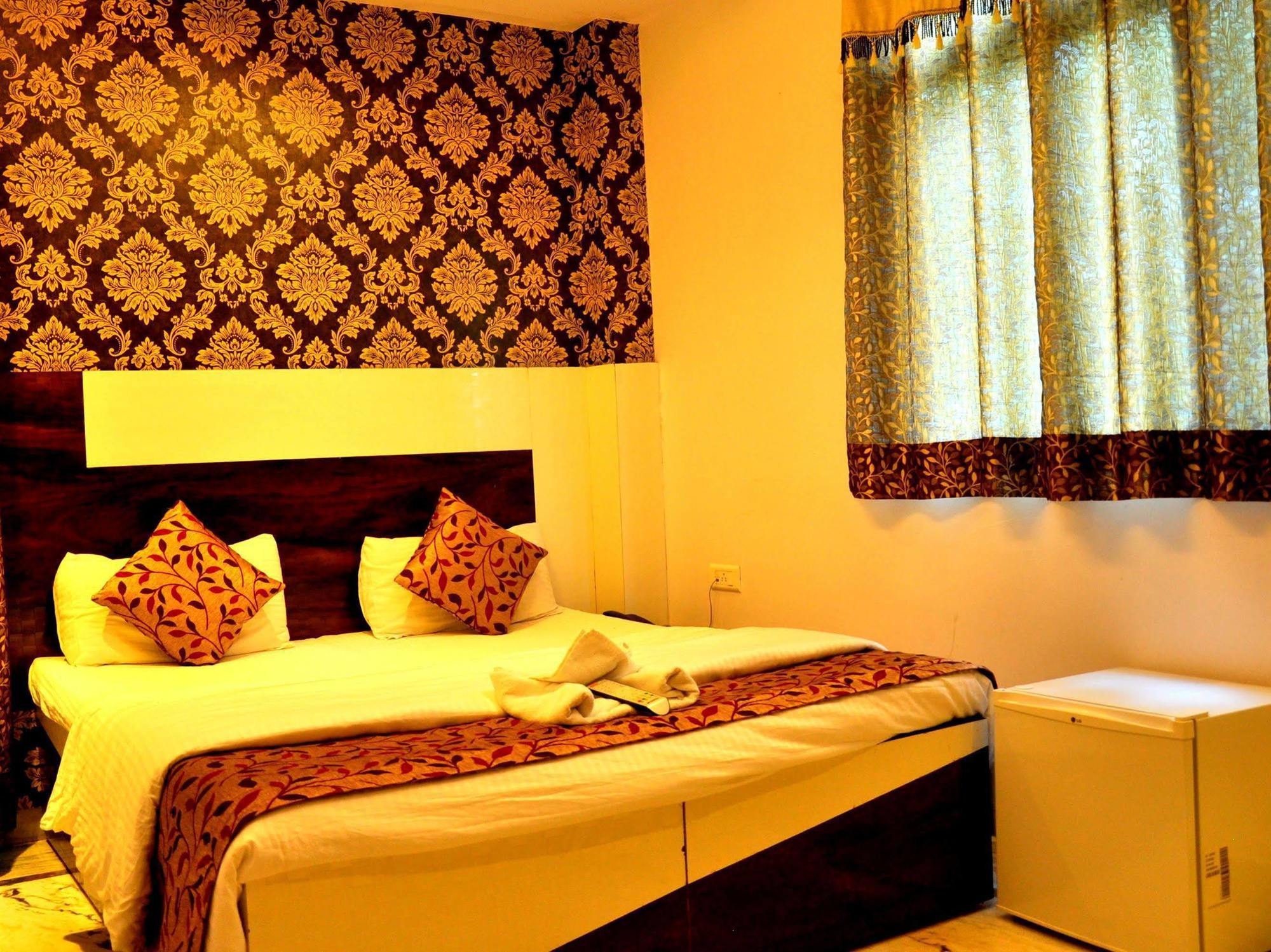 Akash Continental Hotel Rishikesh Bagian luar foto