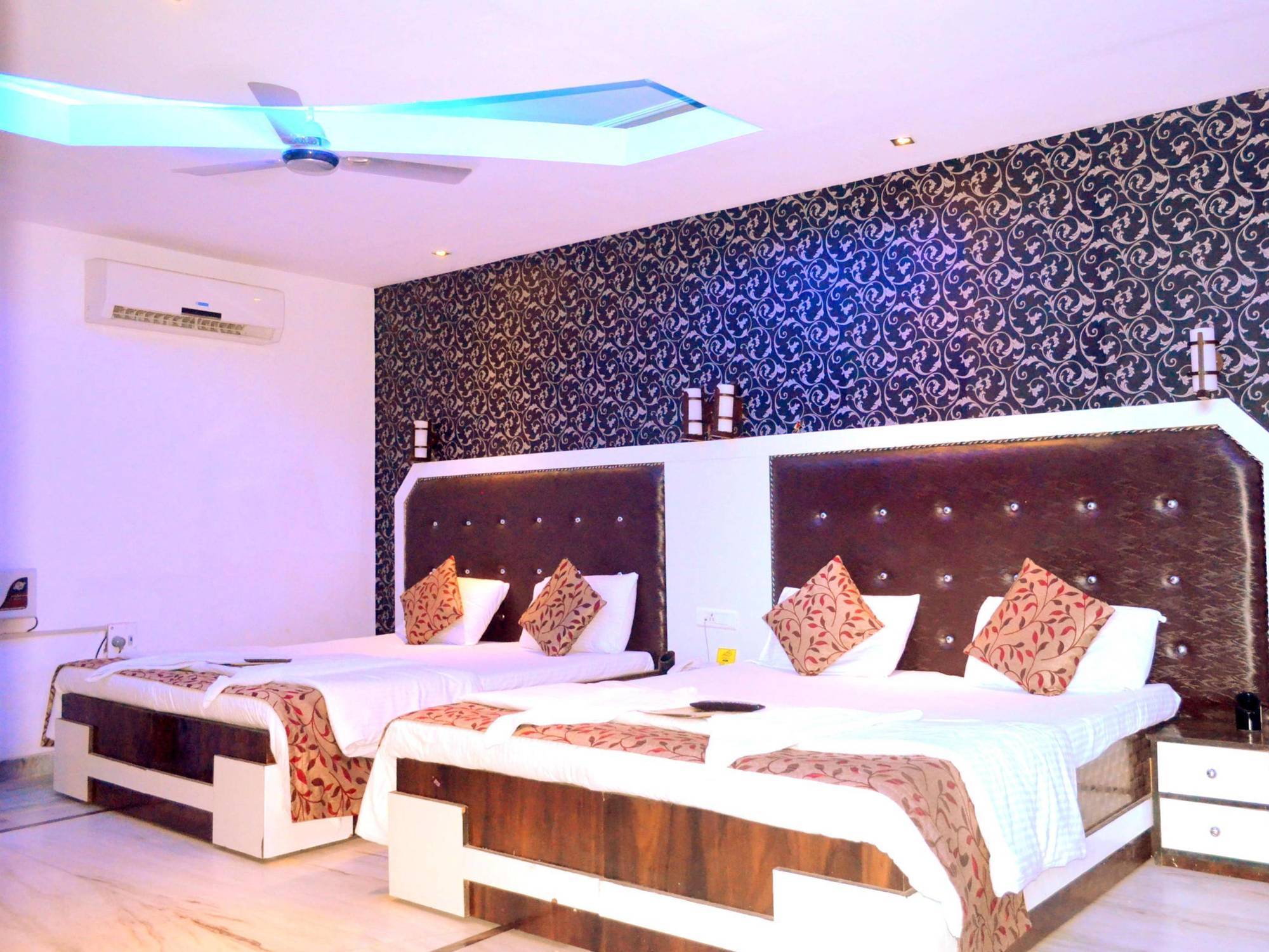 Akash Continental Hotel Rishikesh Bagian luar foto
