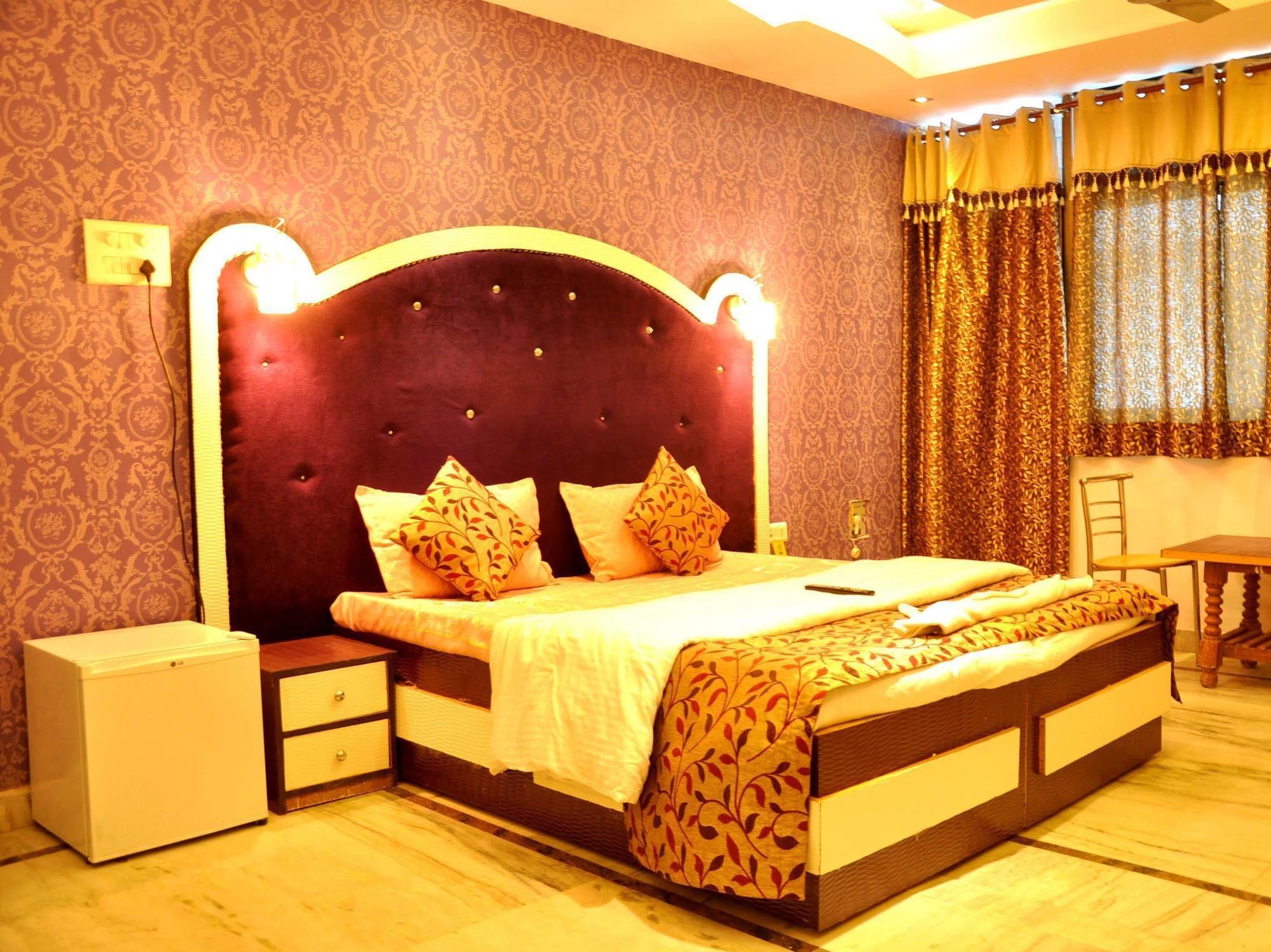 Akash Continental Hotel Rishikesh Bagian luar foto